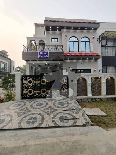 Corner & Park Facing 5 Marla House For Sale In Lake City - Sector M-7 Raiwind Road Lahore