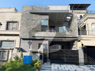 بحریہ ٹاؤن رفیع بلاک بحریہ ٹاؤن سیکٹر ای,بحریہ ٹاؤن,لاہور میں 3 کمروں کا 5 مرلہ مکان 80.0 ہزار میں کرایہ پر دستیاب ہے۔