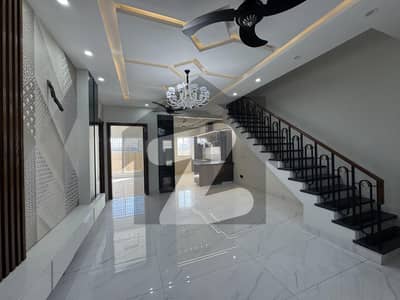 8 Marla House Available On Rent