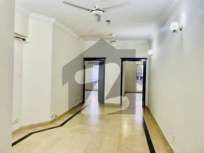 ایف ۔ 11 مرکز ایف ۔ 11,اسلام آباد میں 2 کمروں کا 8 مرلہ فلیٹ 2.95 کروڑ میں برائے فروخت۔