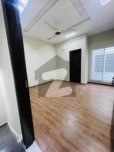 پام ولاز مین کینال بینک روڈ,لاہور میں 3 کمروں کا 3 مرلہ مکان 1.4 کروڑ میں برائے فروخت۔