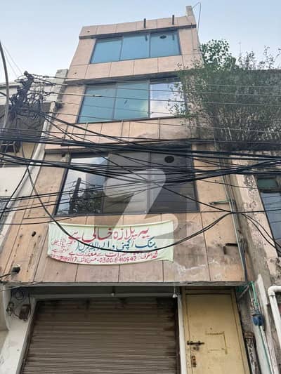 مال روڈ لاہور میں 4 مرلہ Studio عمارت 10.0 لاکھ میں کرایہ پر دستیاب ہے۔