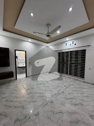 بحریہ ٹاؤن سیکٹر ای بحریہ ٹاؤن,لاہور میں 5 کمروں کا 10 مرلہ مکان 1.6 لاکھ میں کرایہ پر دستیاب ہے۔