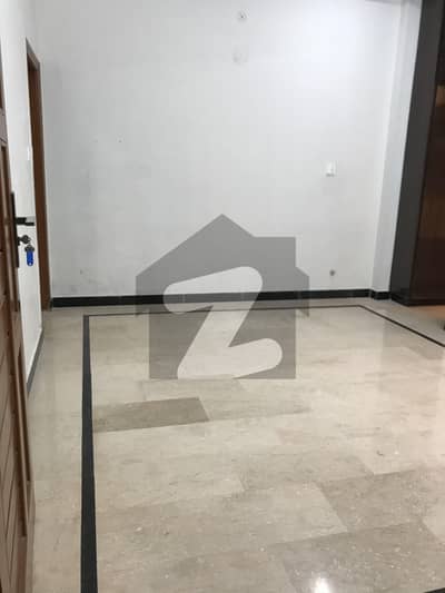 ڈی ۔ 12 اسلام آباد میں 3 کمروں کا 10 مرلہ زیریں پورشن 1.1 لاکھ میں کرایہ پر دستیاب ہے۔