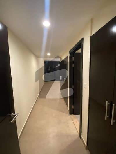 عمار کورل ٹاورز امارکریسنٹ بے,ڈی ایچ اے فیز 8,ڈی ایچ اے ڈیفینس,کراچی میں 2 کمروں کا 7 مرلہ فلیٹ 5.5 کروڑ میں برائے فروخت۔