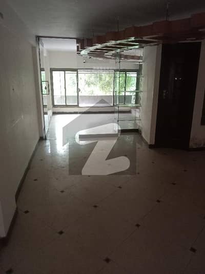 بلیو ایریا اسلام آباد میں 2 مرلہ Studio دفتر 1.75 لاکھ میں کرایہ پر دستیاب ہے۔