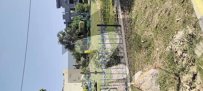 10 Marla Plot For Sale Near To Main Boulevard Ideal Location For Residence No Pole , No Wires