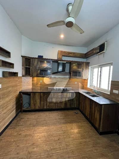 بحریہ انکلیو بحریہ ٹاؤن,اسلام آباد میں 5 کمروں کا 10 مرلہ مکان 1.7 لاکھ میں کرایہ پر دستیاب ہے۔