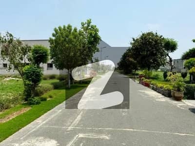 سکھ چین گارڈنز ۔ بلاک اے سکھ چین گارڈنز,لاہور میں 1 کنال رہائشی پلاٹ 3.7 کروڑ میں برائے فروخت۔