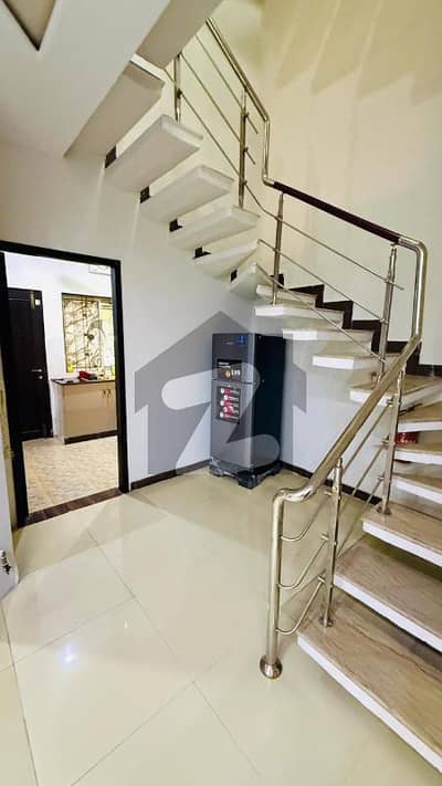 بحریہ ٹاؤن سیکٹرڈی بحریہ ٹاؤن,لاہور میں 3 کمروں کا 5 مرلہ مکان 75.0 ہزار میں کرایہ پر دستیاب ہے۔