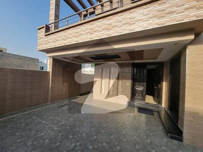 بحریہ ٹاؤن - اوورسیزبی بحریہ ٹاؤن اوورسیز انکلیو,بحریہ ٹاؤن,لاہور میں 5 کمروں کا 10 مرلہ مکان 2.6 لاکھ میں کرایہ پر دستیاب ہے۔