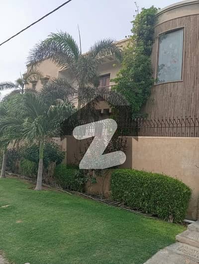 ڈی ایچ اے فیز 8 - زون اے ڈی ایچ اے فیز 8,ڈی ایچ اے ڈیفینس,کراچی میں 6 کمروں کا 1 کنال مکان 4.0 لاکھ میں کرایہ پر دستیاب ہے۔