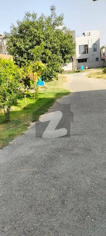 Exclusive 5 Marla Plot For Sale in z5 phase 8
