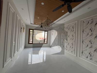 ڈی ایچ اے فیز 8 ڈی ایچ اے ڈیفینس,کراچی میں 3 کمروں کا 12 مرلہ مکان 14.75 کروڑ میں برائے فروخت۔