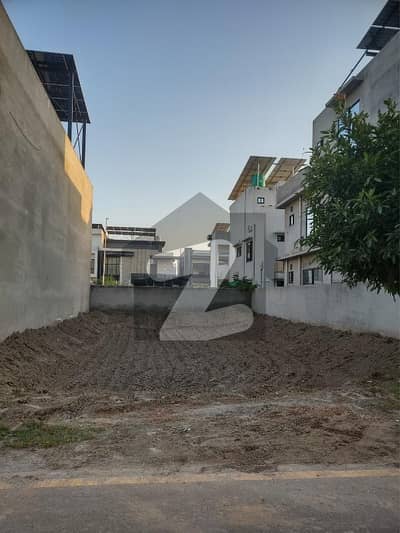 10 MARLA FULL POSSESSION PAID NEXT TO CORNER PLOT AVAILABLE FOR SALE ON INVESTOR RATE