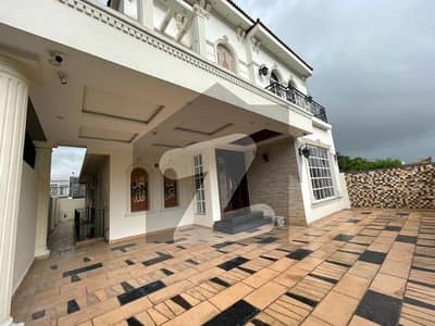 ڈی ایچ اے فیز 6 ڈیفنس (ڈی ایچ اے),لاہور میں 5 کمروں کا 10 مرلہ مکان 2.25 لاکھ میں کرایہ پر دستیاب ہے۔