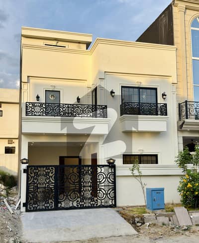 ایم پی سی ایچ ایس ۔ بلاک ایف ایم پی سی ایچ ایس ۔ ملٹی گارڈنز,بی ۔ 17,اسلام آباد میں 3 کمروں کا 5 مرلہ مکان 2.3 کروڑ میں برائے فروخت۔