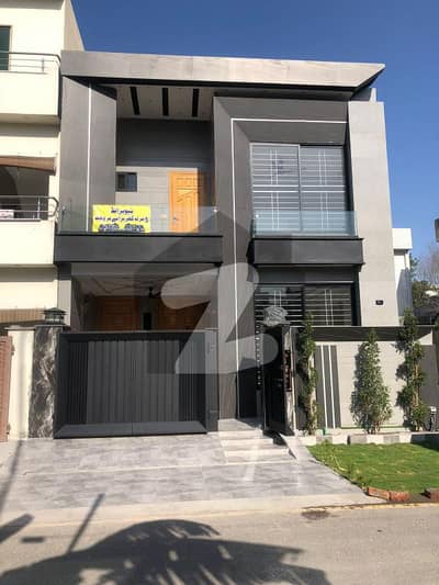 5 Marla Brand New Modern Design Lavish House For Sale In Park View City Lahore | For Discounted Price And Original Pictures Download The App "Signature Lands".