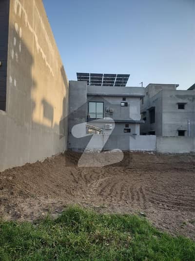 10 MARLA FULL POSSESSION PAID NEXT TO CORNER PLOT AVAILABLE FOR SALE ON INVESTOR RATE