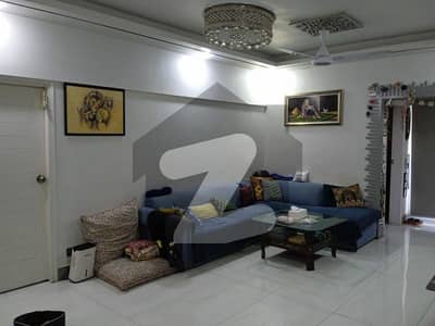 کلفٹن کراچی میں 4 کمروں کا 8 مرلہ فلیٹ 4.65 کروڑ میں برائے فروخت۔