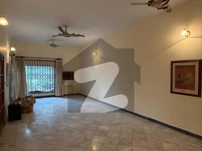 1 Kanal Double-Storey House with Basement & 2 Cars Parking on Main 60 FT Road for Sale in M Block Model Town Lahore