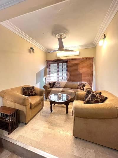 کلفٹن ۔ بلاک 5 کلفٹن,کراچی میں 3 کمروں کا 10 مرلہ فلیٹ 6.0 کروڑ میں برائے فروخت۔