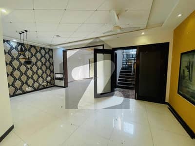 ڈی ایچ اے فیز 5 ڈیفنس (ڈی ایچ اے),لاہور میں 4 کمروں کا 10 مرلہ مکان 2.1 لاکھ میں کرایہ پر دستیاب ہے۔