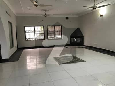 DHA PHASE 5 1KANAL HOUSE FOR RENT