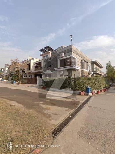 Beautiful Corner House In Media Town