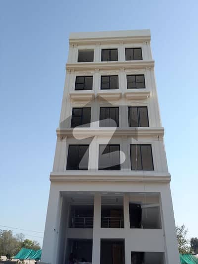 ڈی ایچ اے فیز 8 - کمرشل براڈوے ڈی ایچ اے فیز 8,ڈیفنس (ڈی ایچ اے),لاہور میں 7 کمروں کا 4 مرلہ عمارت 5.5 لاکھ میں کرایہ پر دستیاب ہے۔