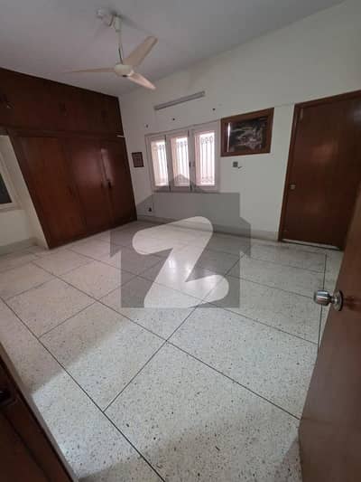 ڈی ایچ اے فیز 2 ڈی ایچ اے ڈیفینس,کراچی میں 3 کمروں کا 1 کنال زیریں پورشن 1.85 لاکھ میں کرایہ پر دستیاب ہے۔