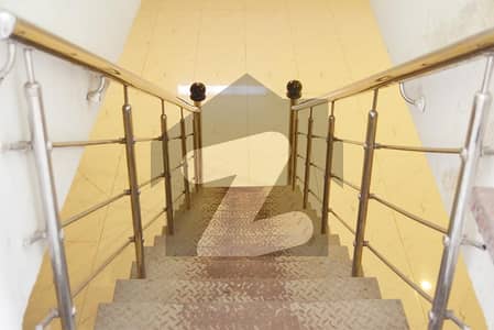 ڈی ایچ اے فیز 6 ڈی ایچ اے ڈیفینس,کراچی میں 8 مرلہ Studio عمارت 42.0 کروڑ میں برائے فروخت۔