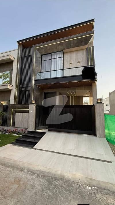 5 Marla Modern Design Full Luxury House for Sale in DHA 9 Town.