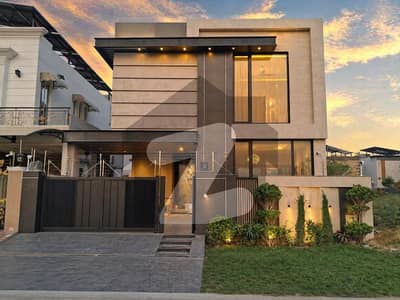 ڈی ایچ اے فیز 5 ڈیفنس (ڈی ایچ اے),لاہور میں 4 کمروں کا 10 مرلہ مکان 4.75 کروڑ میں برائے فروخت۔