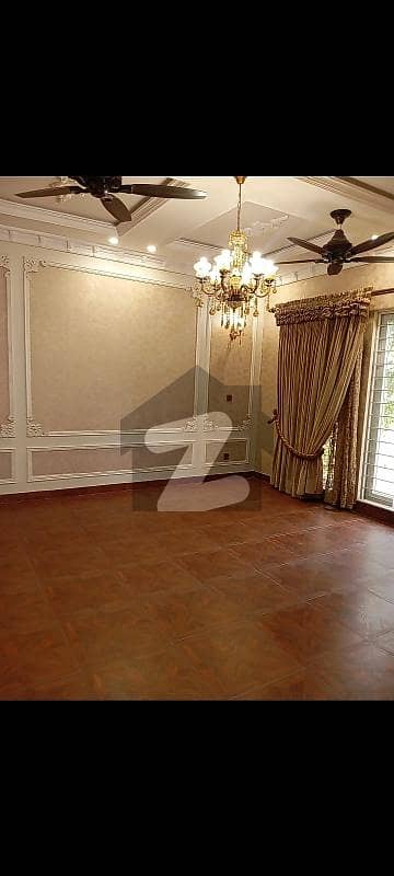 10 MEARLA BEAUTIFUL HOUSE AVAILABLE FOR SALE IN NESPAK PH 2 CANAL ROAD LAHORE