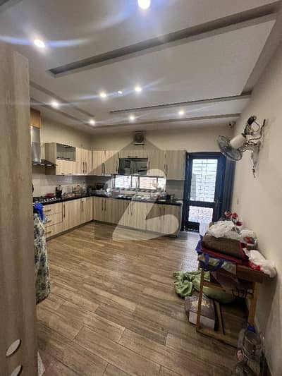 ڈی ایچ اے فیز 6 ڈیفنس (ڈی ایچ اے),لاہور میں 5 کمروں کا 1 کنال مکان 3.4 لاکھ میں کرایہ پر دستیاب ہے۔