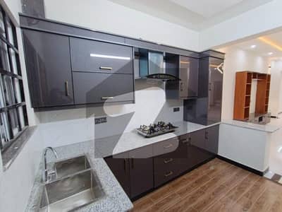 منسٹری آف انٹریور ایمپلائز کوآپریٹو ہاؤسنگ سوسائٹی ۔ ایم آئی ای سی ایچ ایس جی ۔ 16,اسلام آباد میں 6 کمروں کا 7 مرلہ مکان 3.8 کروڑ میں برائے فروخت۔