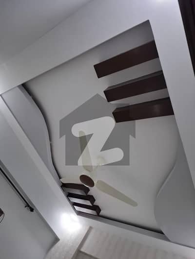 نارتھ ناظم آباد کراچی میں 4 کمروں کا 9 مرلہ فلیٹ 3.5 کروڑ میں برائے فروخت۔