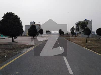گرینڈ ایوینیوز ہاؤسنگ سکیم لاہور میں 10 مرلہ رہائشی پلاٹ 40.0 لاکھ میں برائے فروخت۔
