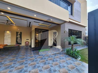 1 KANAL HOUSE FOR RENT Look Like A Brand New Type Available In Johertown Lahore