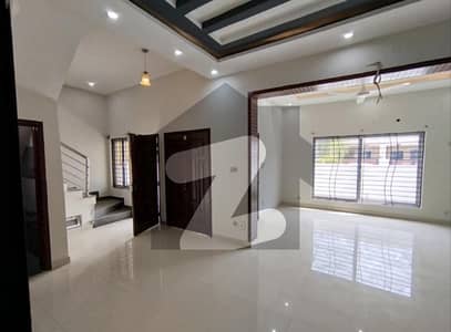 بحریہ انکلیو - سیکٹر بی1 بحریہ انکلیو,بحریہ ٹاؤن,اسلام آباد میں 3 کمروں کا 5 مرلہ مکان 2.85 کروڑ میں برائے فروخت۔