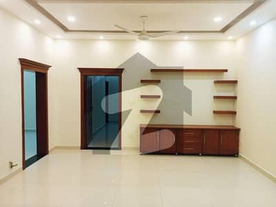 10 Marla House With Gas Available For Rent Near Park Musjid Or Commercial