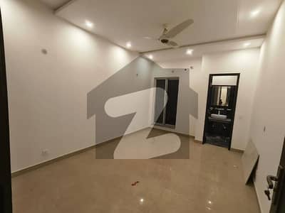 بینکرس ایوینیو کوآپریٹو ہاؤسنگ سوسائٹی لاہور میں 5 کمروں کا 7 مرلہ مکان 1.4 لاکھ میں کرایہ پر دستیاب ہے۔