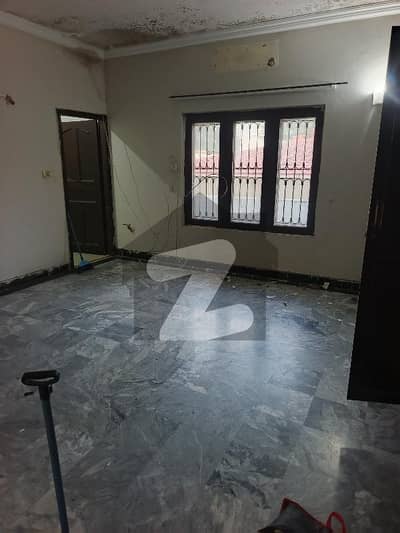 ایف ۔ 10 اسلام آباد میں 3 کمروں کا 1 کنال بالائی پورشن 1.3 لاکھ میں کرایہ پر دستیاب ہے۔