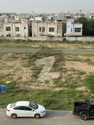 ڈی ایچ اے فیز9 پریزم ڈی ایچ اے ڈیفینس,لاہور میں 1 کنال رہائشی پلاٹ 1.75 کروڑ میں برائے فروخت۔