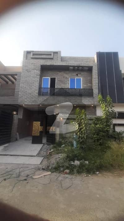 پیراگون سٹی لاہور میں 3 کمروں کا 4 مرلہ مکان 1.65 کروڑ میں برائے فروخت۔