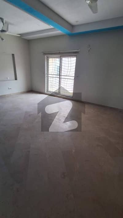 ای ۔ 11/3 ای ۔ 11,اسلام آباد میں 3 کمروں کا 1 کنال زیریں پورشن 1.6 لاکھ میں کرایہ پر دستیاب ہے۔