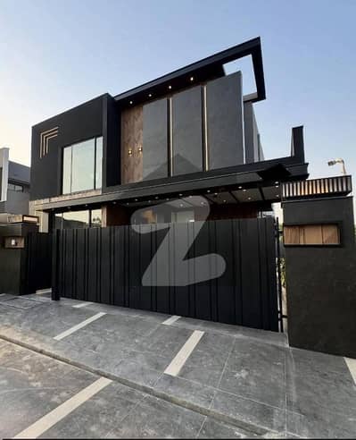 ڈی ایچ اے فیز 7 ڈیفنس (ڈی ایچ اے),لاہور میں 3 کمروں کا 5 مرلہ مکان 3.2 کروڑ میں برائے فروخت۔