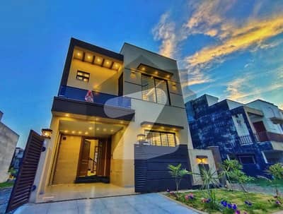 بحریہ ٹاؤن فیز 8 بحریہ ٹاؤن راولپنڈی,راولپنڈی میں 3 کمروں کا 5 مرلہ مکان 2.59 کروڑ میں برائے فروخت۔