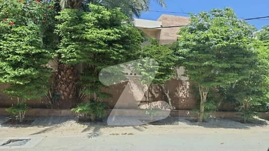 ڈی ایچ اے فیز 6 ڈی ایچ اے ڈیفینس,کراچی میں 6 کمروں کا 2 کنال مکان 30.0 کروڑ میں برائے فروخت۔
